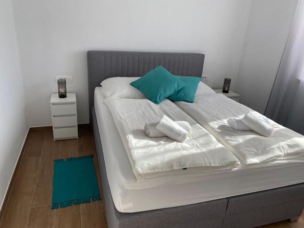 Adria-Appartment-Island-Vir #Sea #Beach #Wifi #Privateparking #Netflix Exterior foto