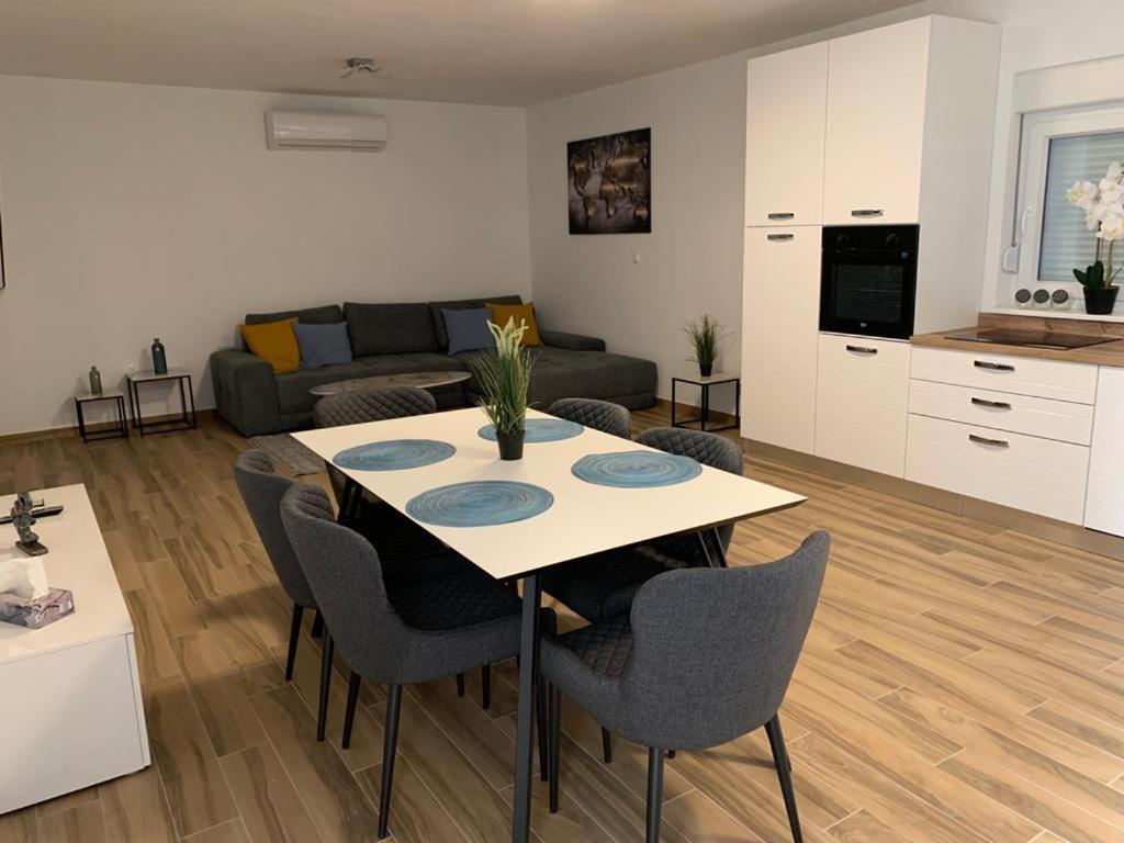 Adria-Appartment-Island-Vir #Sea #Beach #Wifi #Privateparking #Netflix Exterior foto