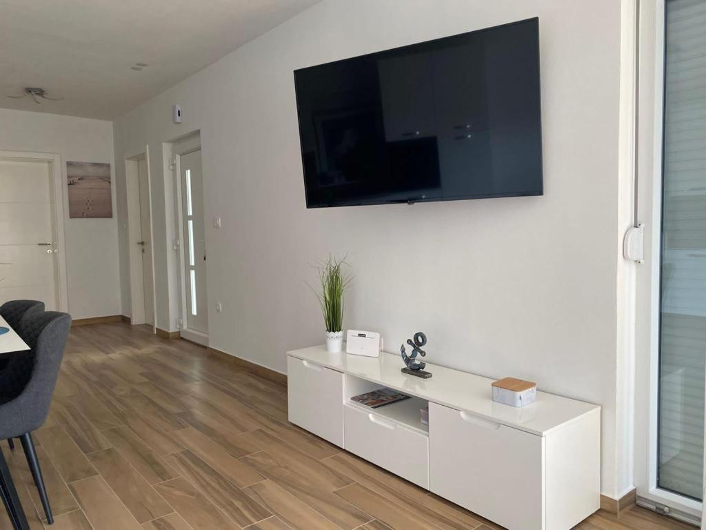 Adria-Appartment-Island-Vir #Sea #Beach #Wifi #Privateparking #Netflix Exterior foto